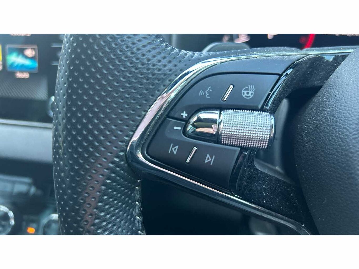 SKODA Karoq SUV 2.0 TSI (190ps) 4X4 SportLine DSG