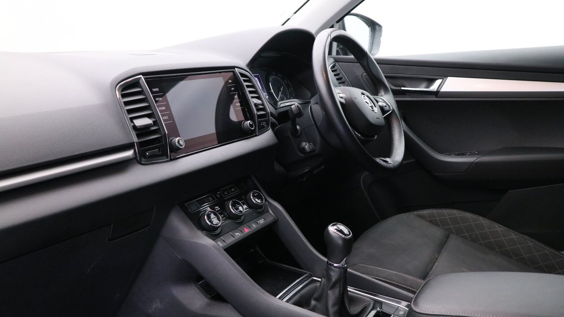 SKODA Karoq SUV 1.0 TSI (116ps) SE Technology